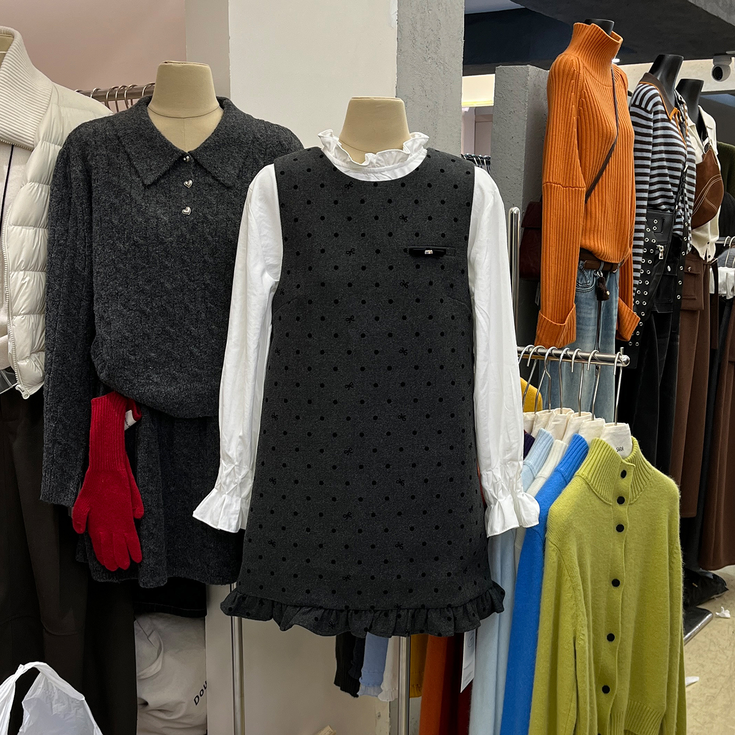 中长木耳边蝴蝶结波点毛呢背心裙