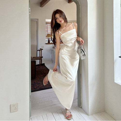 春夏新款法式简约吊带半身裙女高级感纯欲上衣长裙两件套