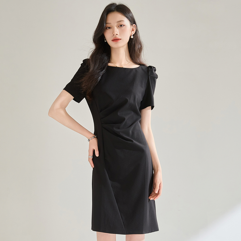连衣裙女夏季新款法式气质收腰显瘦方领高端大气中长款裙子