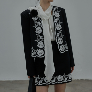 TWANG羊毛中古玫瑰刺绣短款长袖上衣半裙黑色呢料套装西装秋冬新