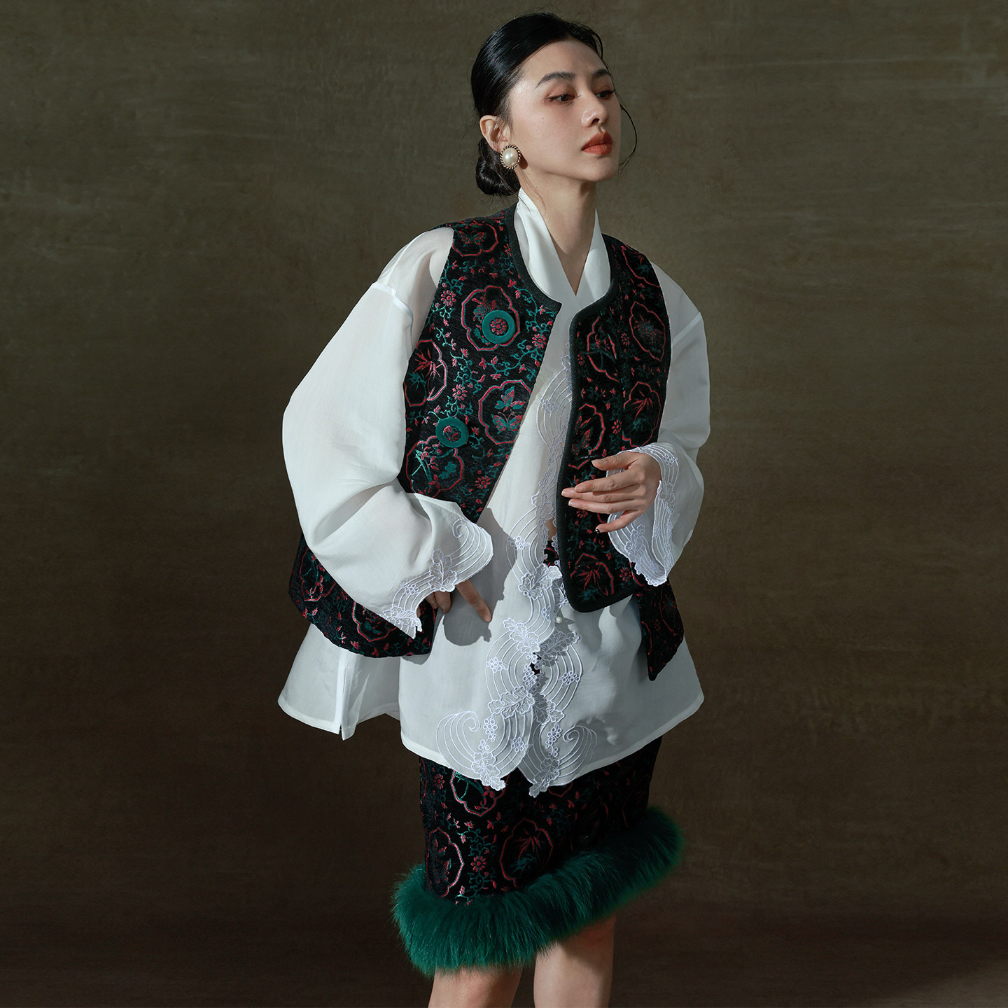 TWANG新年复古团花光感刺绣中式旗袍纽扣马甲狐狸毛包臀半裙套装,女装/女士精品,时尚套装,淘宝优惠券,粉丝福利购,淘宝优惠卷