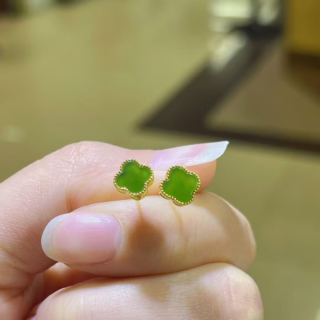 天然碧玉耳钉四叶草油润通勤高级绿色玉石耳饰新中式简约百搭小号