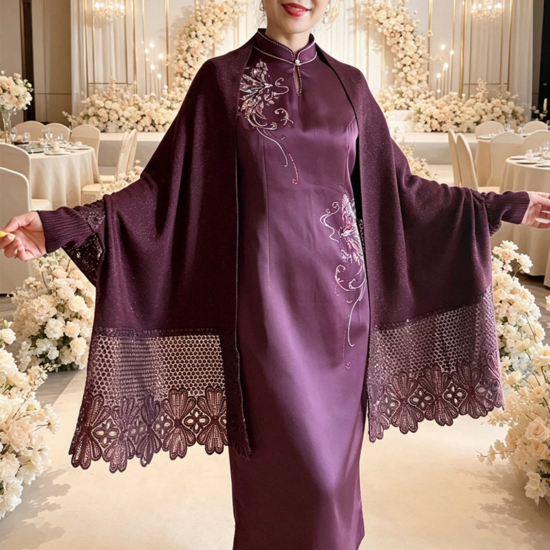 2026年秋冬婚宴妈妈喜婆婆旗袍礼服披肩斗篷外搭紫红色洋气时尚女