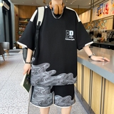 黑色