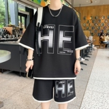 黑色