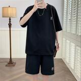 黑色