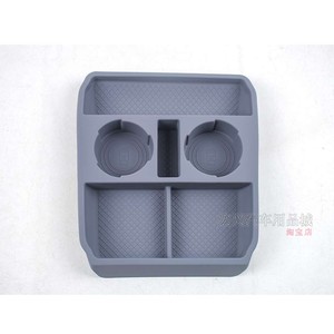 适用于小鹏25款G7中控下储物盒