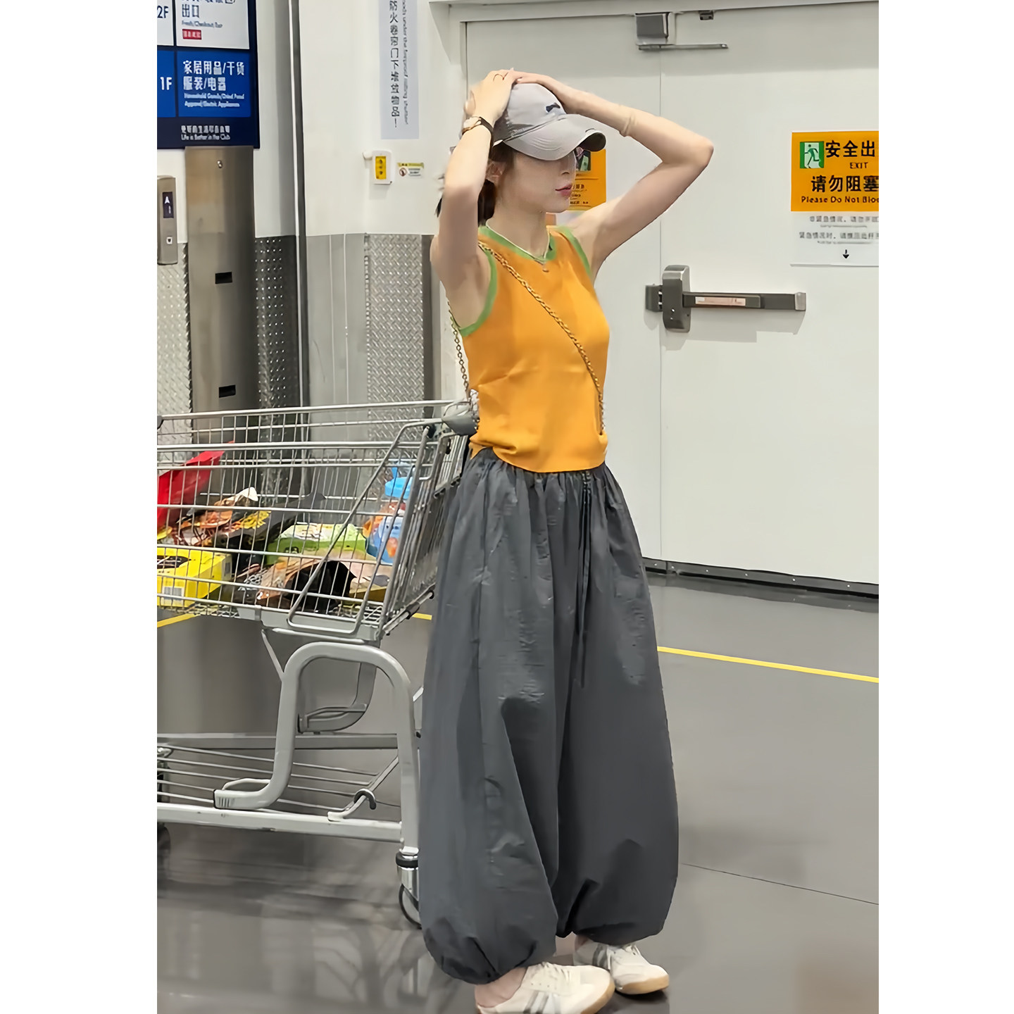 夏季女撞色背心阔腿裤两件套图片