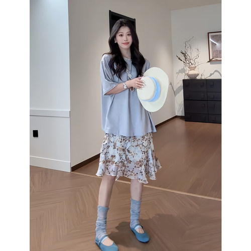 减龄短袖T恤上衣碎花半身裙套装