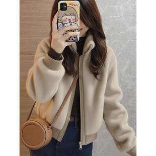 独特漂亮的初冬浅咖色毛茸茸加绒加厚小香风短款羊羔绒外套女冬季