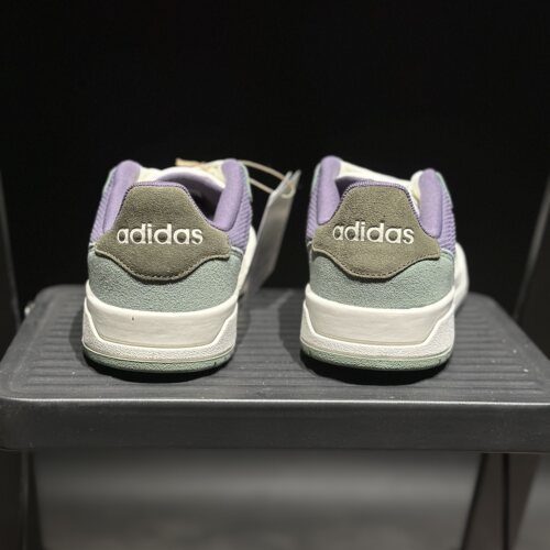 adidas/阿迪达斯男女复古百搭运动鞋翻毛皮拼色浅绿板鞋JR8322