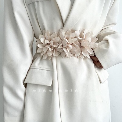 优雅花朵腰带配裙子大衣收腰
