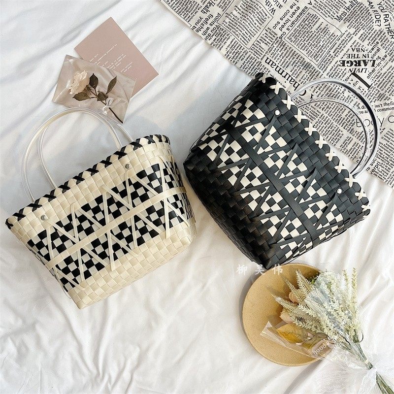 韩版编织包手工菜篮子包黑白塑料手提包手拎包沙滩渡假包百搭女包