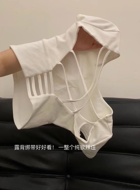 纯欲风甜辣风红色短袖t恤女夏日辣妹修身显瘦设计感露背短款上衣