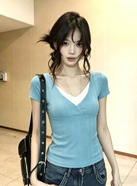 假两件V领短袖T恤女夏季辣妹蓝色修身显瘦通勤风拼接短款上衣