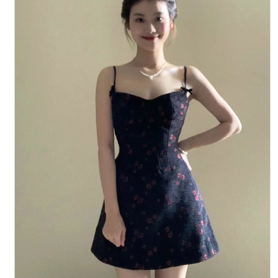 2025新款韩版百搭显瘦吊带碎花连衣裙设计感小众收腰a字短裙子潮