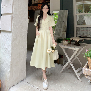 慵懒风西装领设计感收腰连衣裙女夏季新款高级感显瘦小个子中长裙
