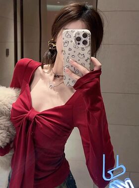 设计感小众蝴蝶结V领长袖T恤女纯欲修身显瘦红色打底衫上衣ins