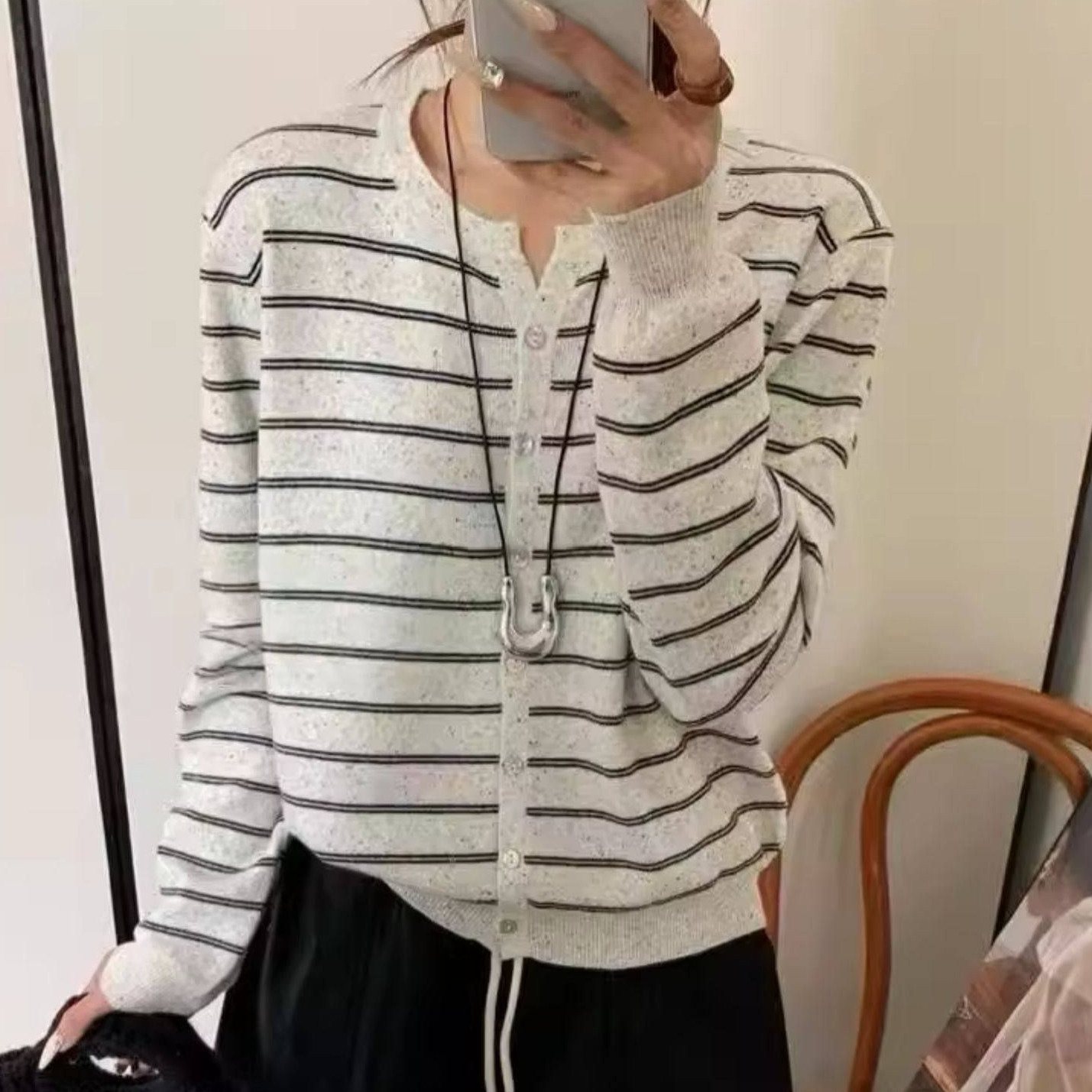 韩版条纹针织开衫女春秋设计感长袖显瘦修身圆领纽扣上衣针织衫,女装/女士精品,毛针织衫,淘宝优惠券,粉丝福利购,淘宝优惠卷