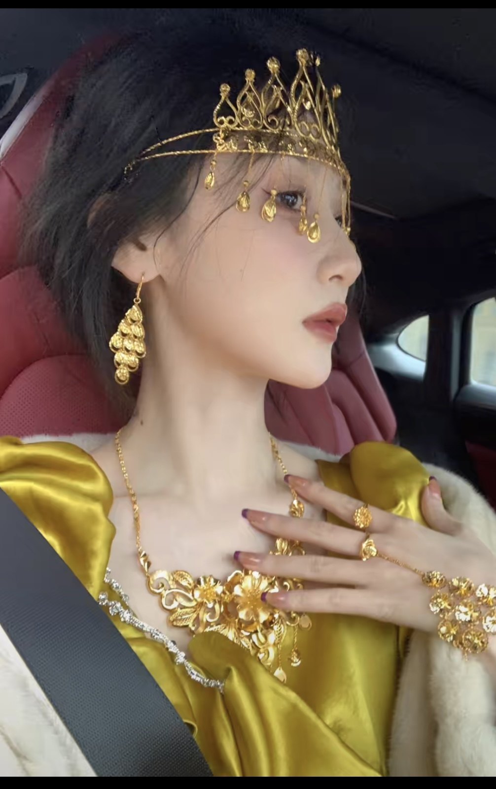 晚礼服金色褶皱敬酒服