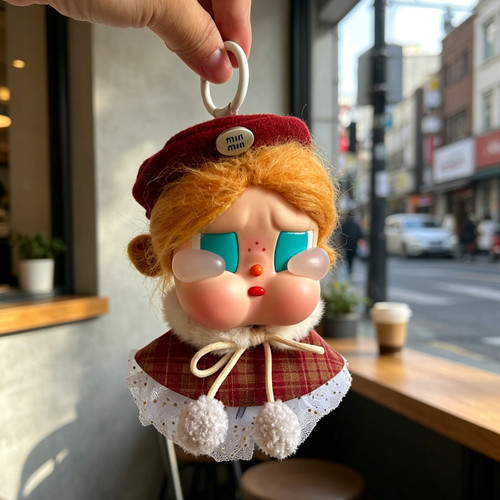 哭娃crybaby咕噜娃衣vacatio搪胶毛绒挂件娃衣背带裤套装新款可爱