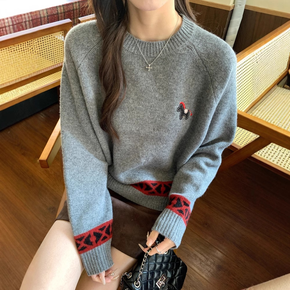 CC2025冬季新款女卡通小马刺绣全羊毛针织衫韩版氛围感圆领毛衣女