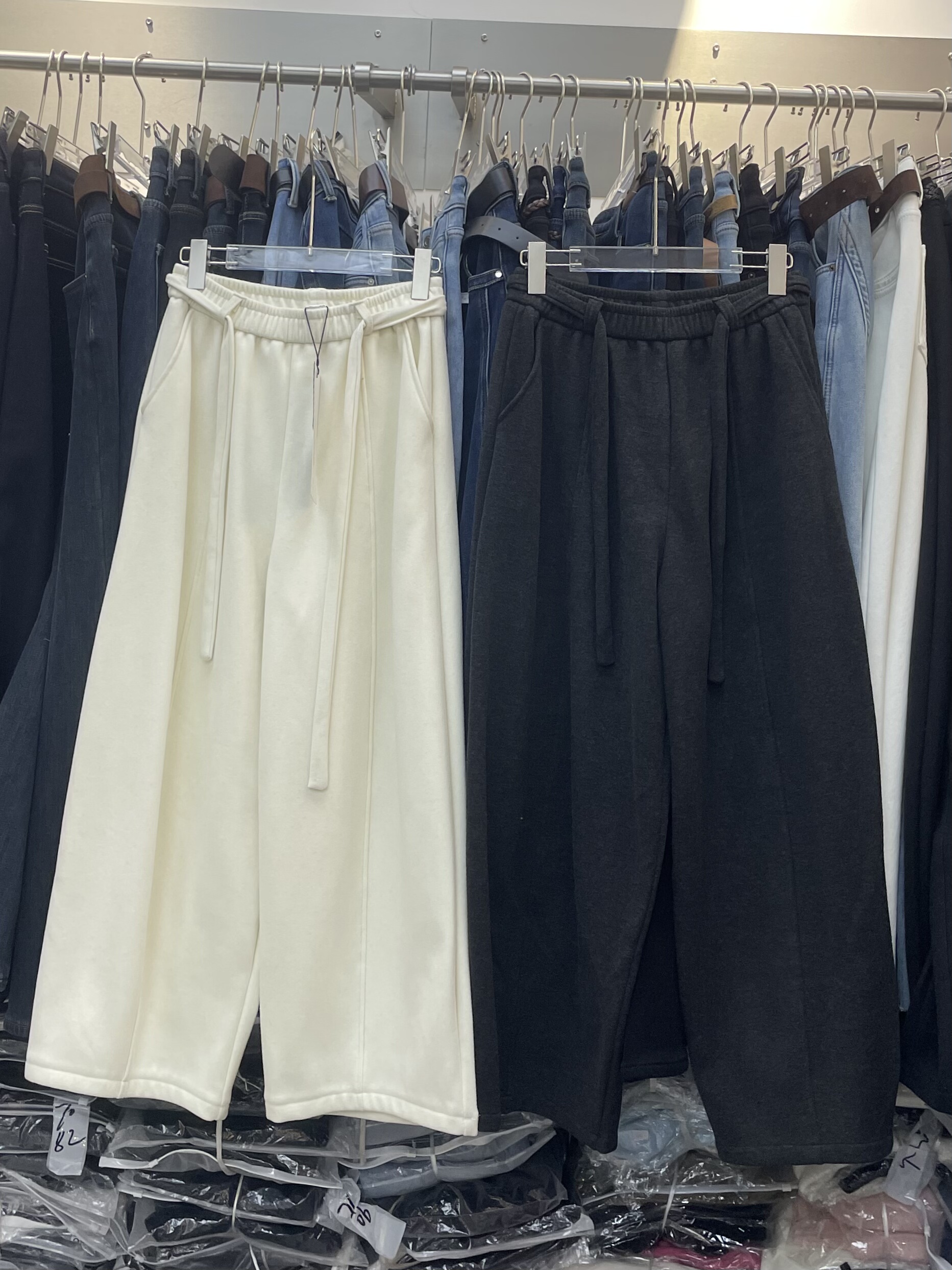 2025冬装新款时尚百搭显瘦宽松休闲加绒卫裤