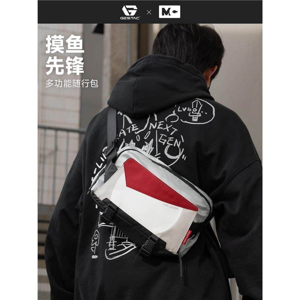 摸鱼禁止&GESTAC极斯特联名户外斜跨防水背包复古便携大容量收纳,运动包/户外包/配件,双肩包,淘宝优惠券,粉丝福利购,淘宝优惠卷