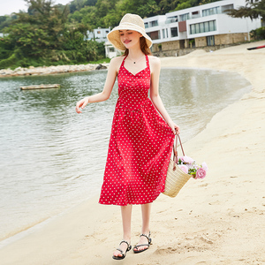 法式红色波点挂脖吊带连衣裙女夏季收腰复古高级感裙子海边度假风