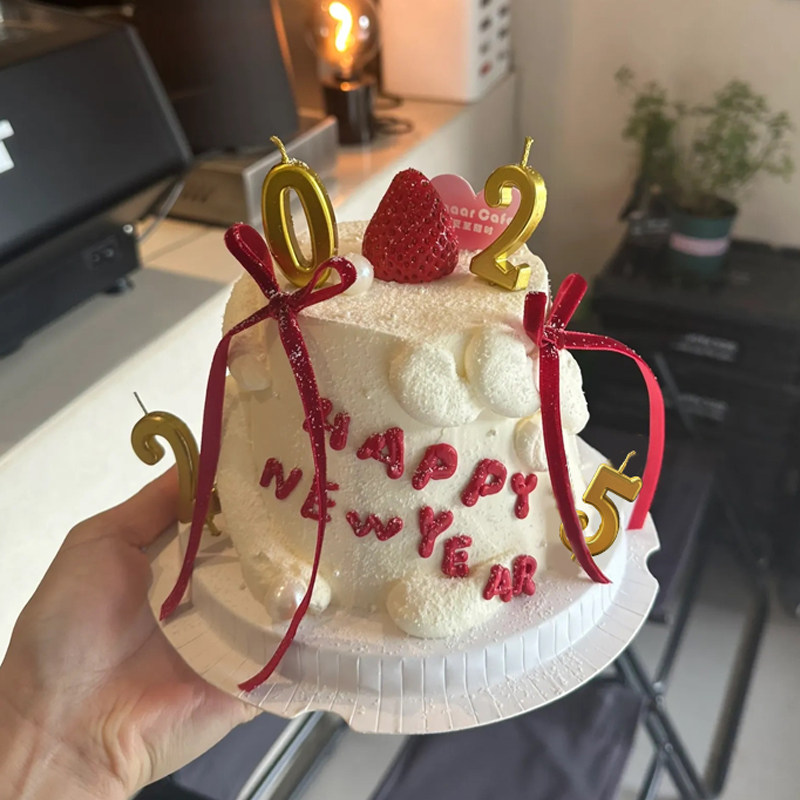 2025网红草莓甜品蛋糕装饰迎新年元旦跨年夜亚克力英文插件红丝带,节庆用品/礼品,蛋糕/烘焙装饰用品,淘宝优惠券,粉丝福利购,淘宝优惠卷