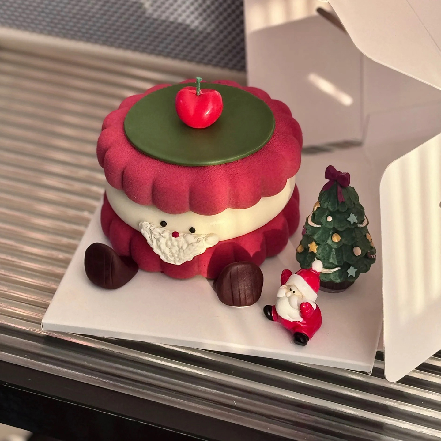 2025圣诞节老人夹心emoji蛋糕