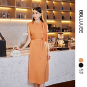 简约收褶光感立领连衣裙 粉蓝衣橱2025夏装 釉光叙事 BBLLUUEE