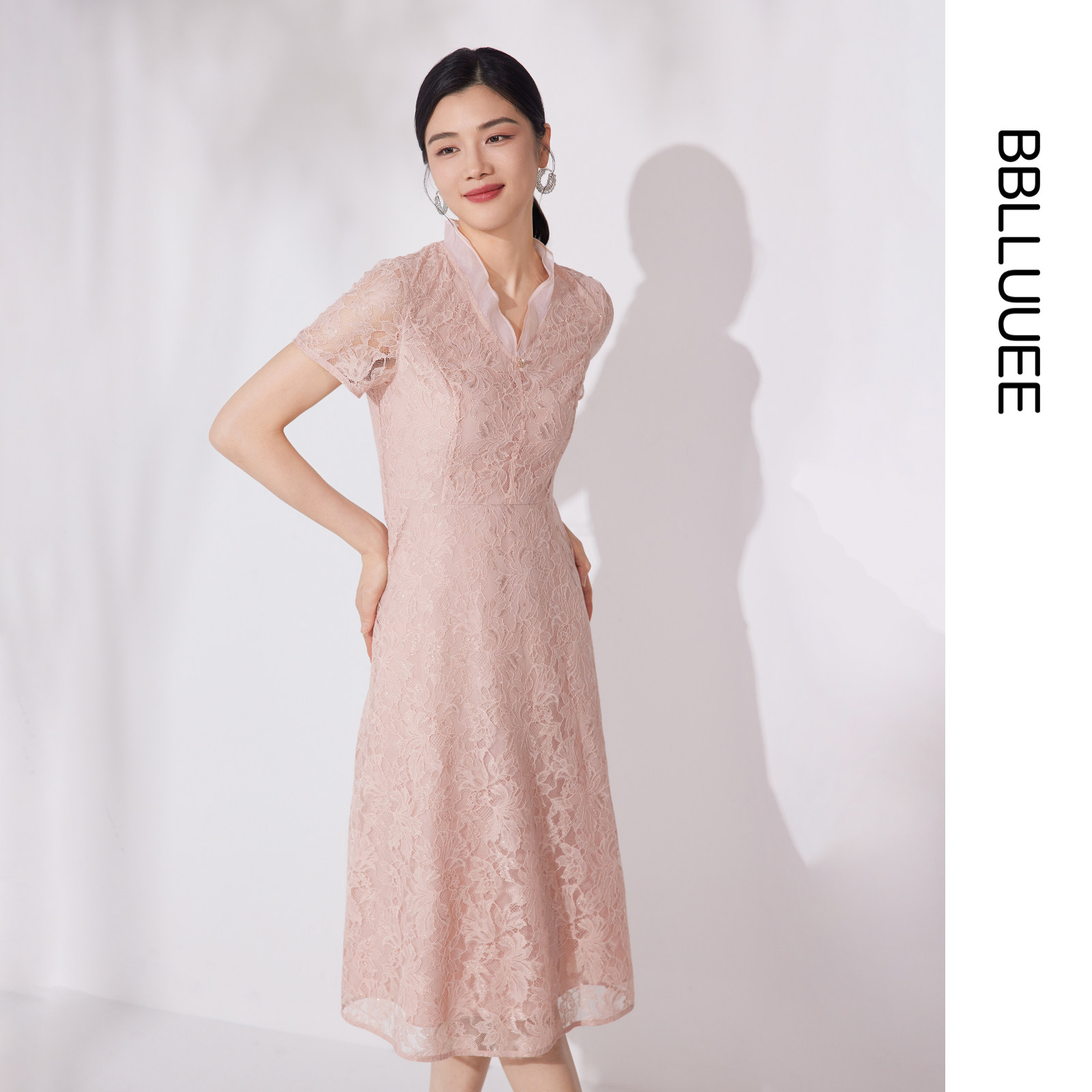 粉蓝衣橱2025夏装新款复古气质蕾丝轻礼服裙V领木耳边短袖连衣裙,女装/女士精品,连衣裙,淘宝优惠券,粉丝福利购,淘宝优惠卷