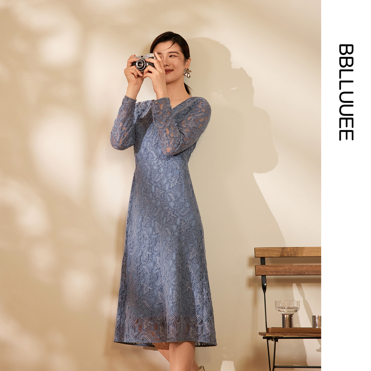 湖间之韵 雅致植绒蕾丝连衣裙