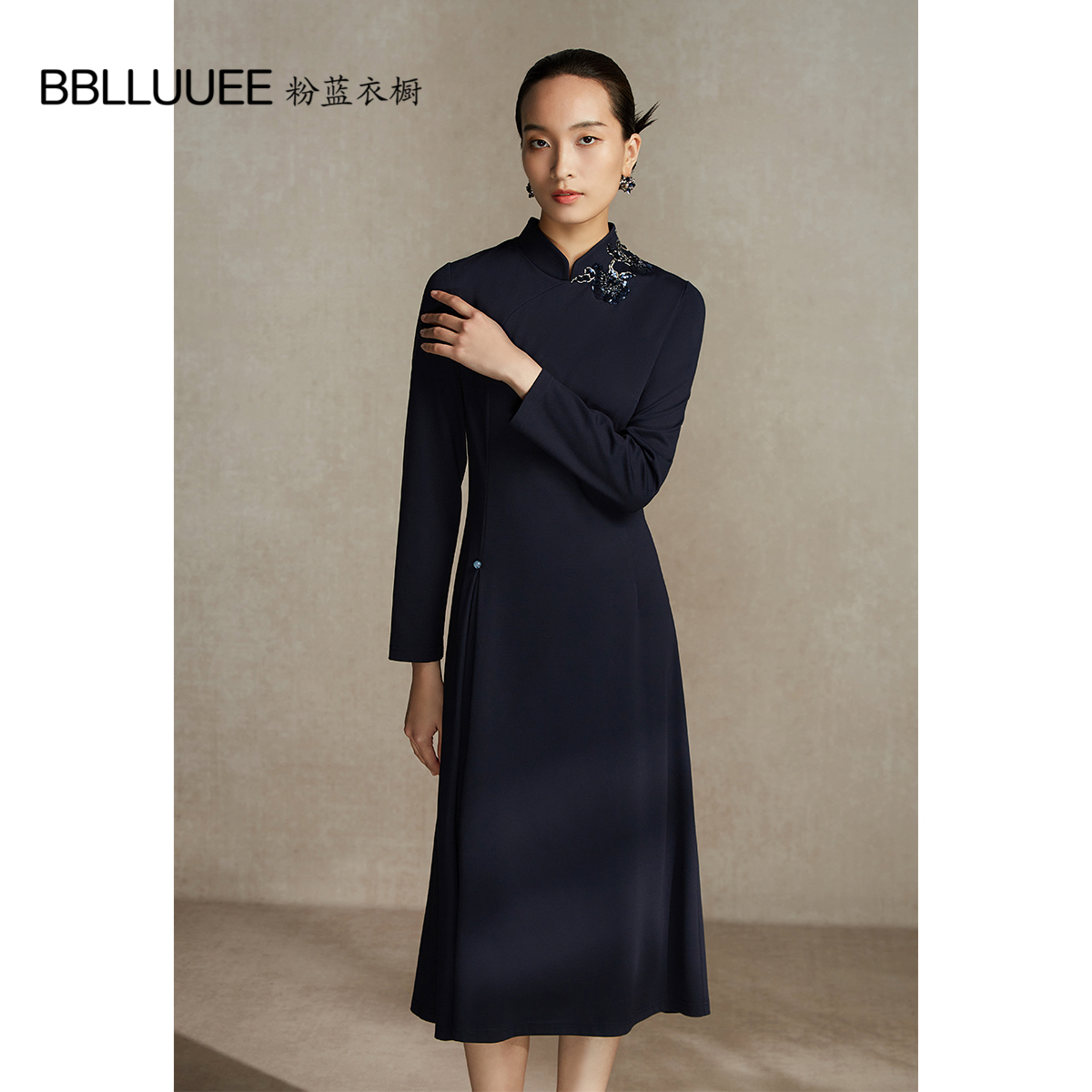 刺绣雅致BBLLUUEE/粉蓝衣橱