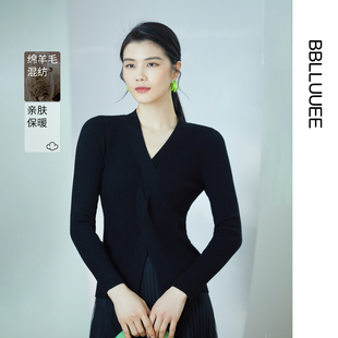 百搭气质通勤V领毛衫 粉蓝衣橱2025秋冬装 BBLLUUEE 女 商场同款