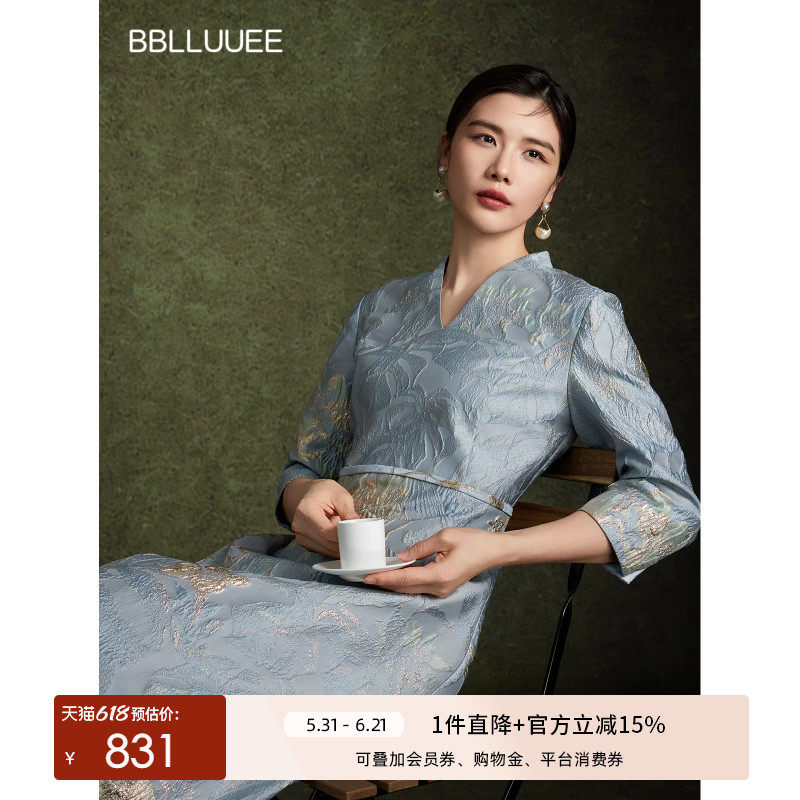 粉蓝衣橱东方感奢华提花礼服裙女春秋装气质V领收腰七分袖连衣裙
