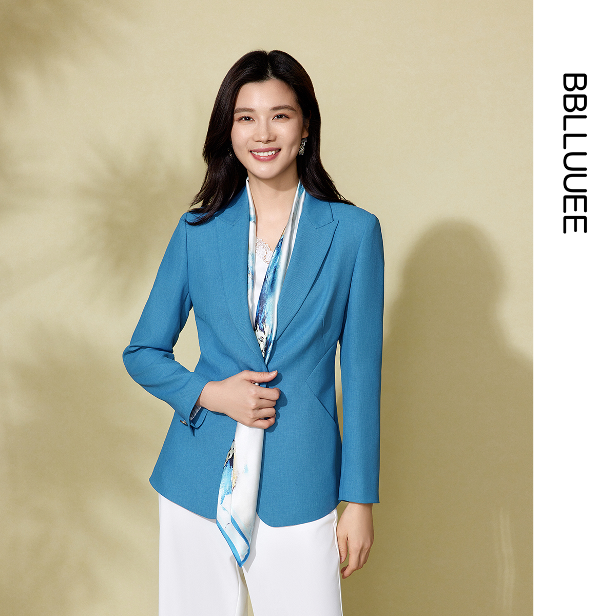 知识分子风 修身气质 可拆卸丝巾西装外套