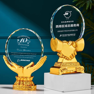 定制握手树脂水晶奖杯刻字公司企业合作共赢优秀供应商奖牌授权牌