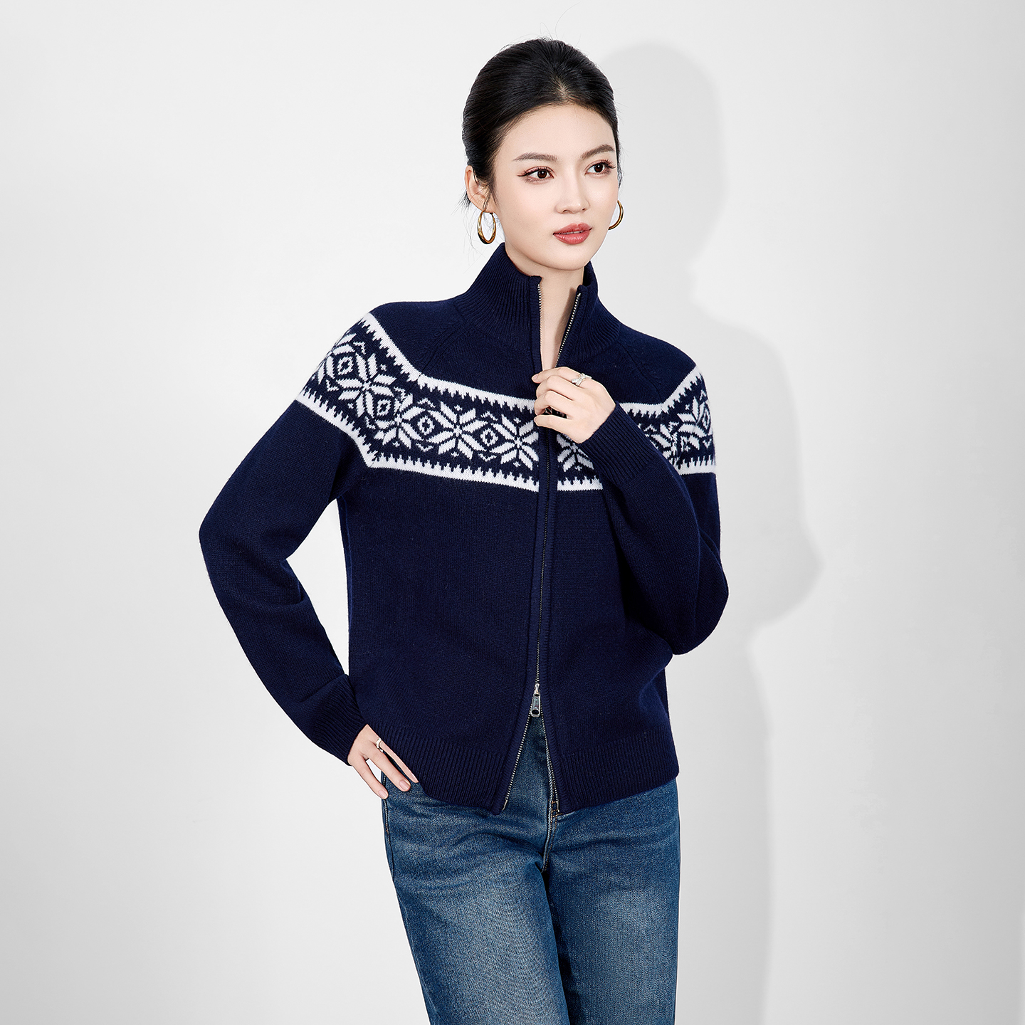 2025年秋冬新款圣诞新款红色针织毛衣开衫羊毛提花高领开衫外套女