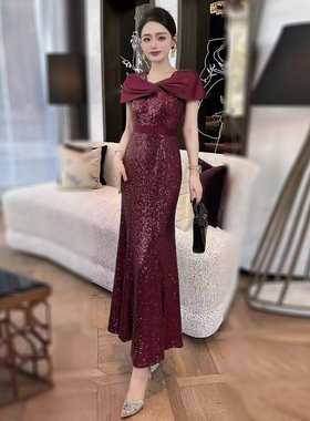2025年秋冬高端酒红色婚宴礼服喜妈妈亮片连衣裙鱼尾裙端庄优雅女