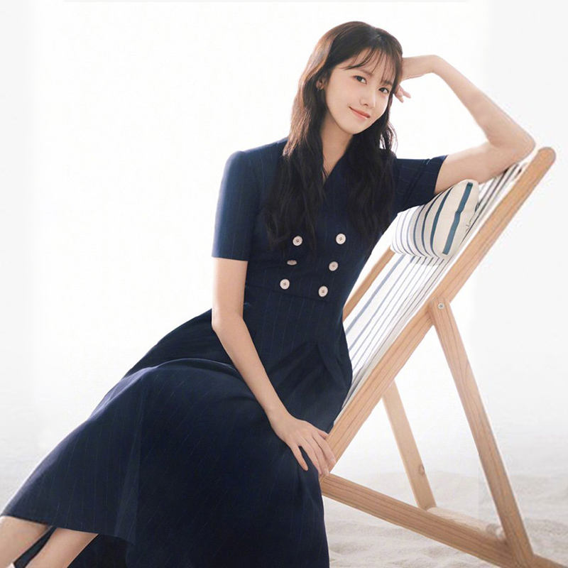 欧洲站收腰大摆裙条纹通勤气质