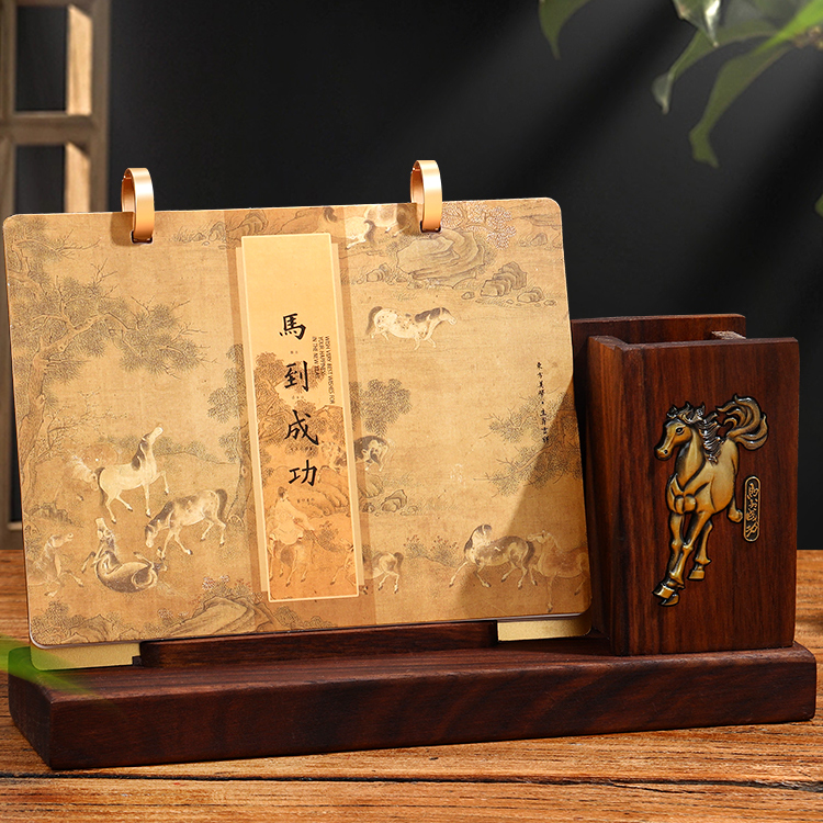 2026年新款高档实木笔筒古典台历