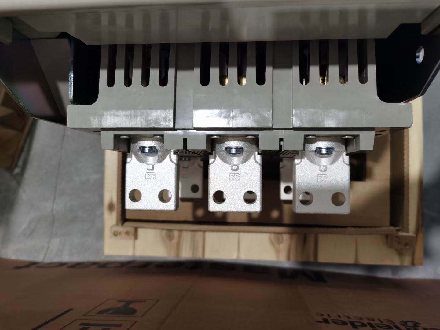 mt12n1断路器 施耐德mt12h1框架断路器 抽屉式1250a 询价