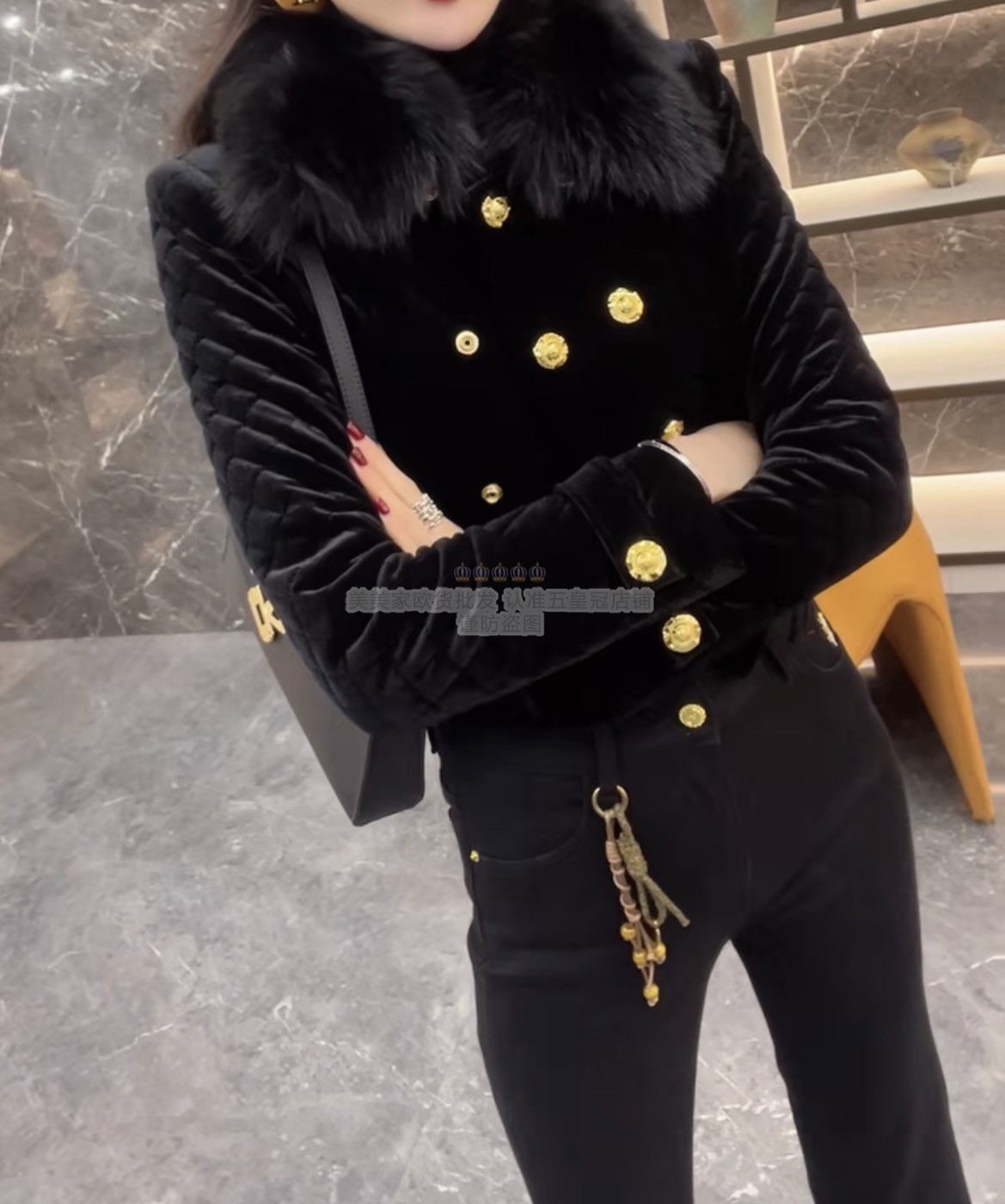 欧洲站2025冬季新款洋气翻毛领双排扣夹棉短外套精致气质上衣棉服