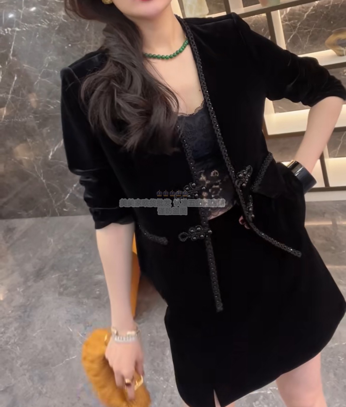 欧洲站2025秋装新款时尚中式盘扣锁边丝绒上衣外套高级感气质穿搭