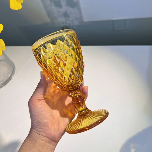 琥珀色菱形玻璃高脚杯