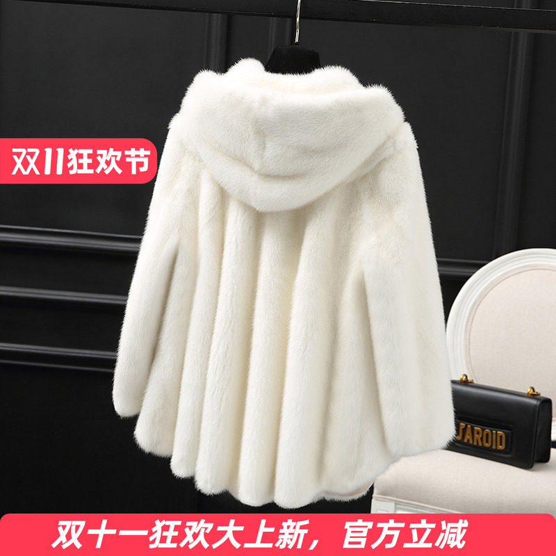 女整短款连帽貂皮大衣