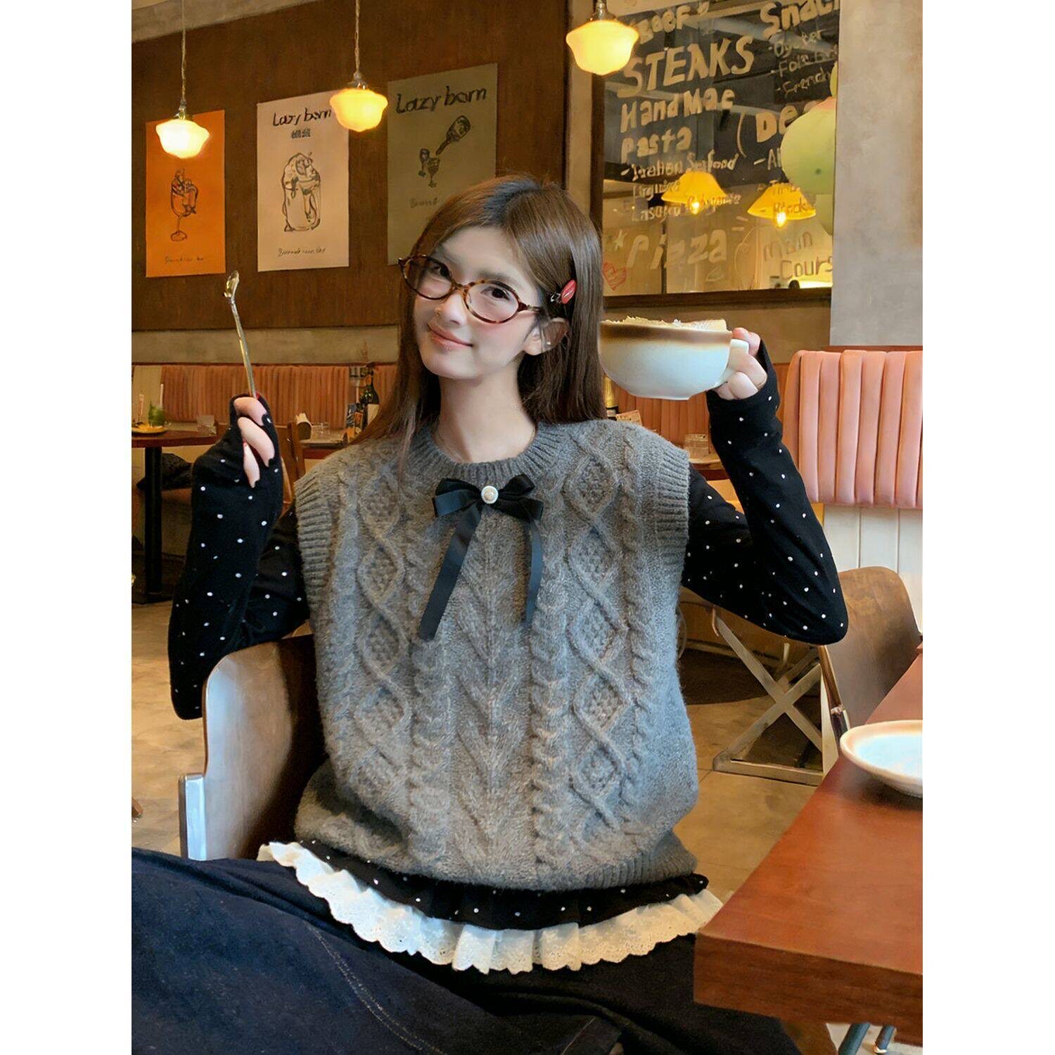 慵懒风马甲背心麻花针织毛衣外套女学生+内搭打底衬波点上衣套装