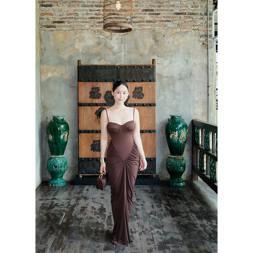 WEINISIAN朱小姐欧美连衣裙女夏季新款2026气质吊带度假修身长裙